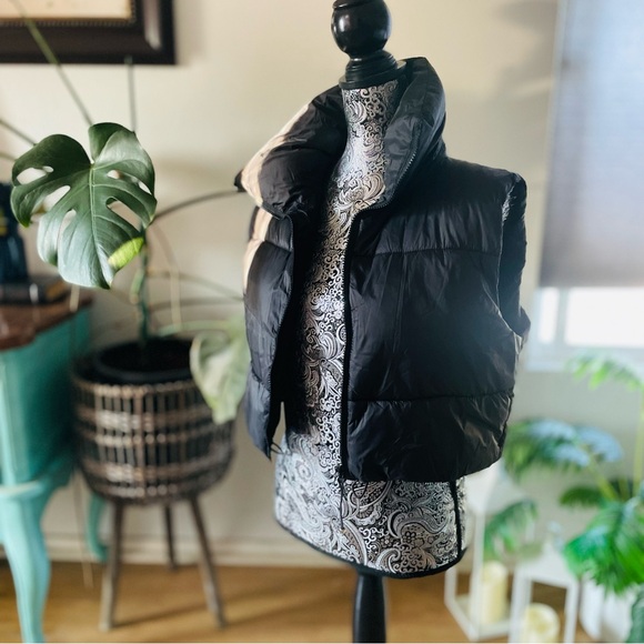 Lululemon Cropped Cinch Waist Puffer Vest - Picture 5 of 10